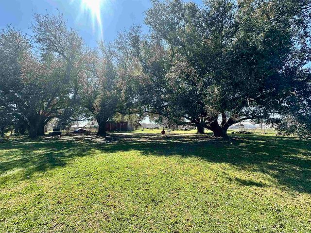 302 Lower Country Drive, Bourg, LA 70343