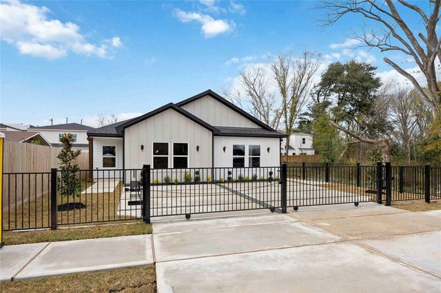 8310 Mariah Street B, Houston, TX 77051