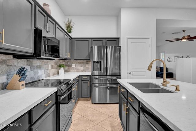 6913 W ABRAHAM Lane, Glendale, AZ 85308