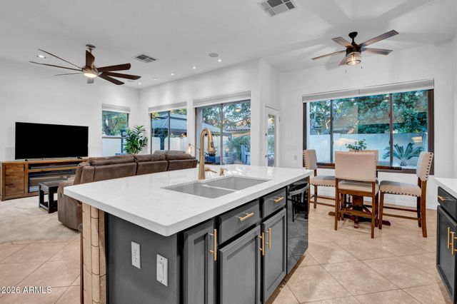 6913 W ABRAHAM Lane, Glendale, AZ 85308