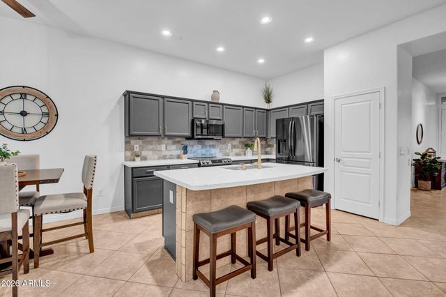 6913 W ABRAHAM Lane, Glendale, AZ 85308