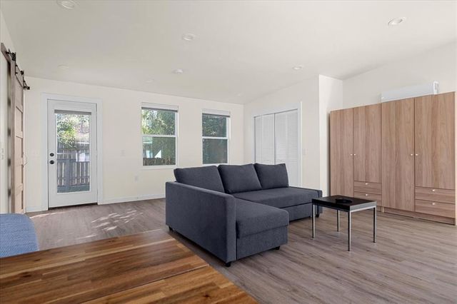 1411 Fairfield DR 2, Austin, TX 78758
