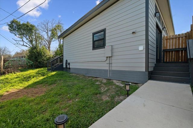 1411 Fairfield DR 2, Austin, TX 78758
