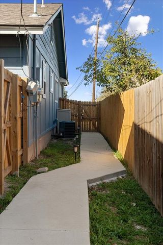 1411 Fairfield DR 2, Austin, TX 78758