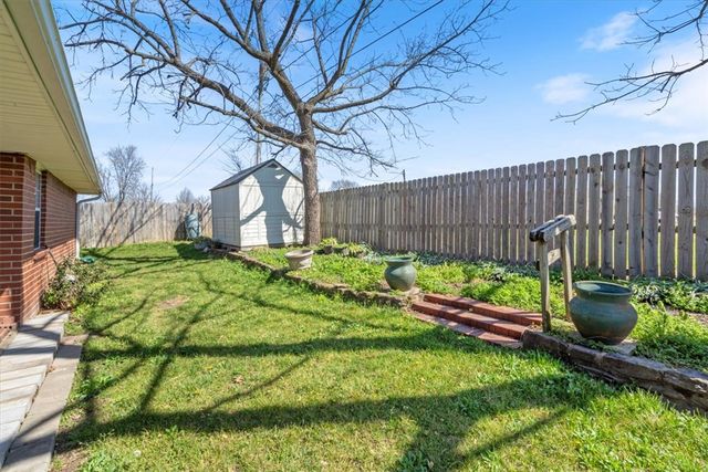 1813 K Street, Rogers, AR 72756