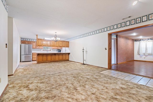 1813 K Street, Rogers, AR 72756