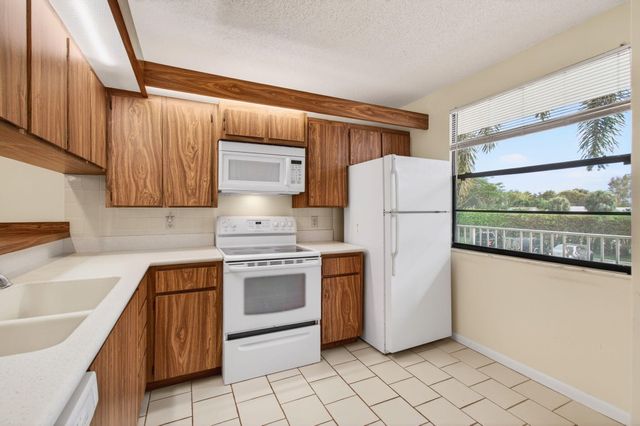 6049 Balboa Circle 205, Boca Raton, FL 33433