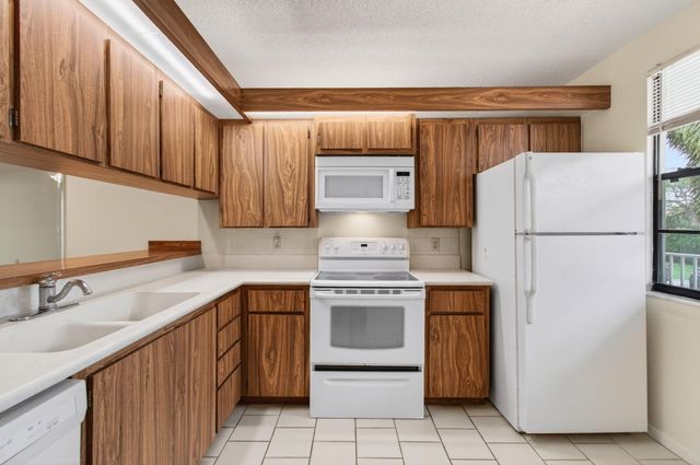 6049 Balboa Circle 205, Boca Raton, FL 33433