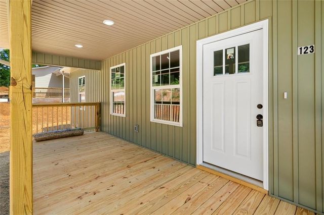 141 Azalea St sw, Calhoun, GA 30701