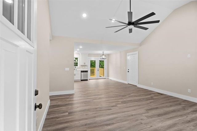 141 Azalea St sw, Calhoun, GA 30701