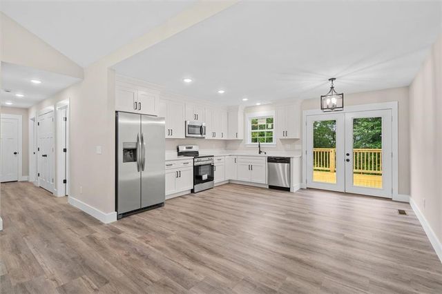 141 Azalea St sw, Calhoun, GA 30701