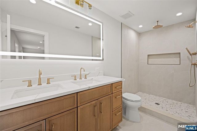 721 Schaefer Avenue, Oradell, NJ 07649