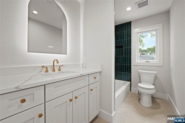 721 Schaefer Avenue, Oradell, NJ 07649