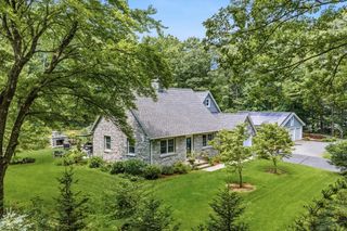 33 Rattle Hill Rd, Southampton, MA 01073