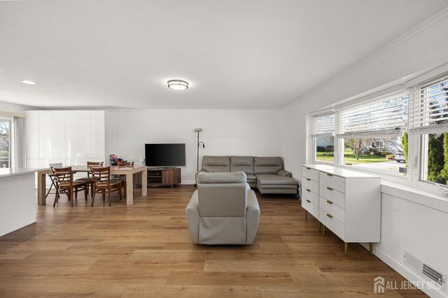 6 Chalmers Road, East Brunswick, NJ 08816