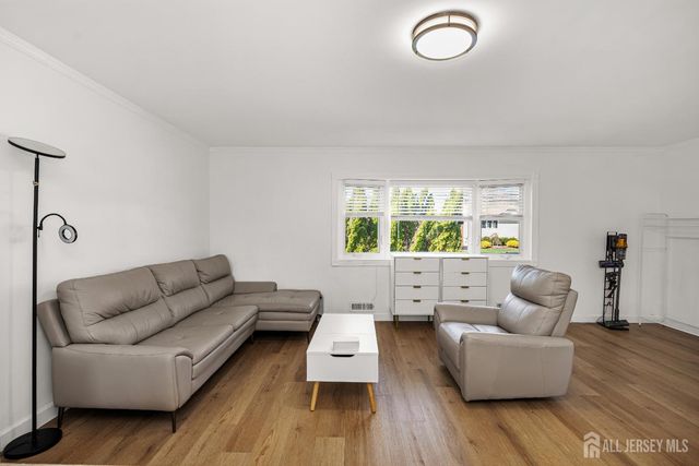 6 Chalmers Road, East Brunswick, NJ 08816