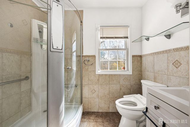 6 Chalmers Road, East Brunswick, NJ 08816