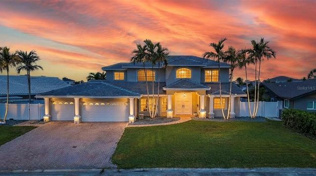 1073 79TH STREET S, St Petersburg, FL 33707