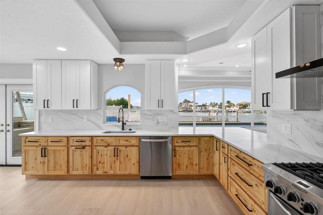 1073 79TH STREET S, St Petersburg, FL 33707