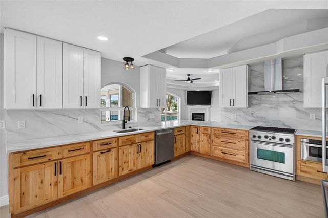 1073 79TH STREET S, St Petersburg, FL 33707