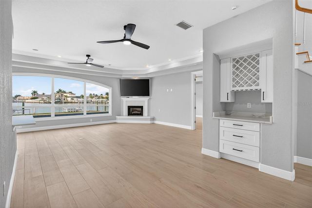 1073 79TH STREET S, St Petersburg, FL 33707