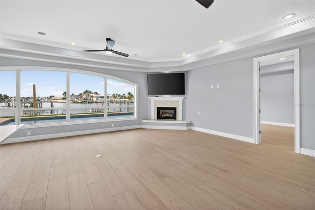 1073 79TH STREET S, St Petersburg, FL 33707