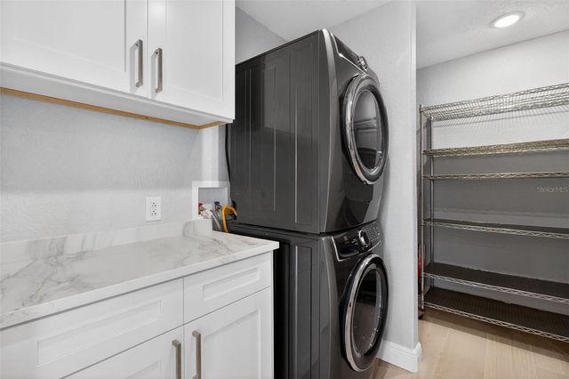 1073 79TH STREET S, St Petersburg, FL 33707