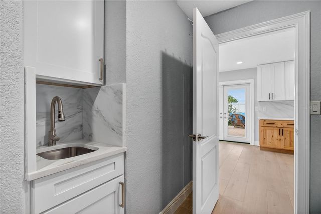 1073 79TH STREET S, St Petersburg, FL 33707