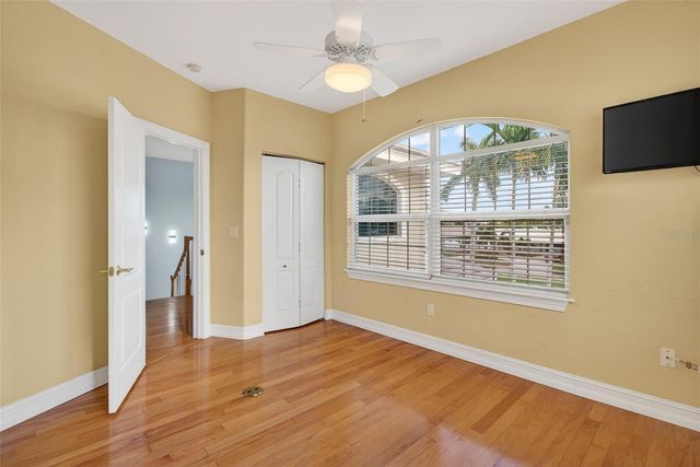 1073 79TH STREET S, St Petersburg, FL 33707