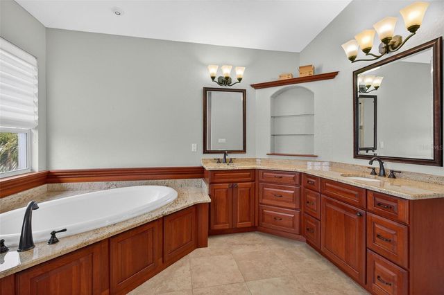 1073 79TH STREET S, St Petersburg, FL 33707