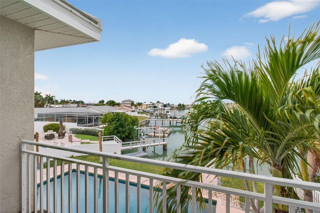 1073 79TH STREET S, St Petersburg, FL 33707