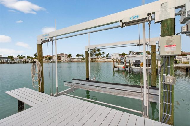 1073 79TH STREET S, St Petersburg, FL 33707