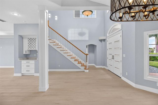 1073 79TH STREET S, St Petersburg, FL 33707