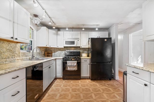 3 West Parish Lane, Merrimac, MA 01860