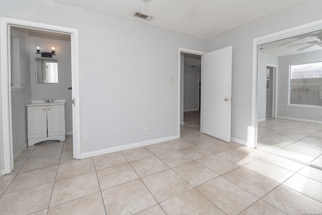 118 CALLES ST, San Antonio, TX 78207