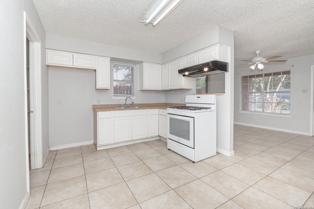 118 CALLES ST, San Antonio, TX 78207