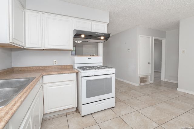 118 CALLES ST, San Antonio, TX 78207