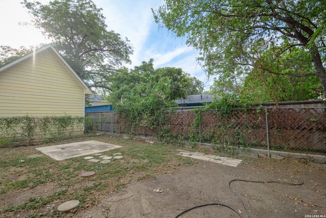 118 CALLES ST, San Antonio, TX 78207