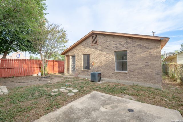 118 CALLES ST, San Antonio, TX 78207