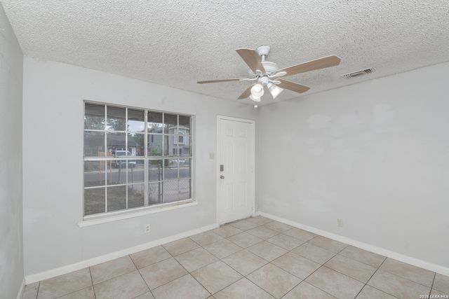 118 CALLES ST, San Antonio, TX 78207
