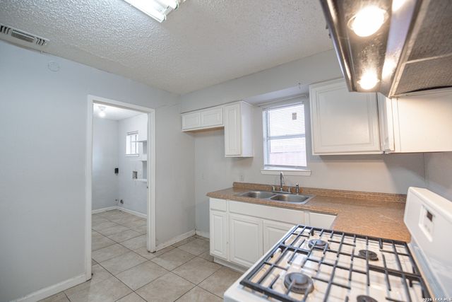 118 CALLES ST, San Antonio, TX 78207