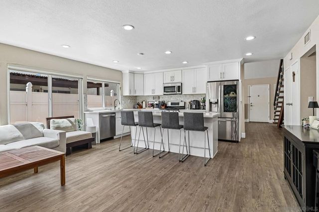 11391 Westonhill, San Diego, CA 92126