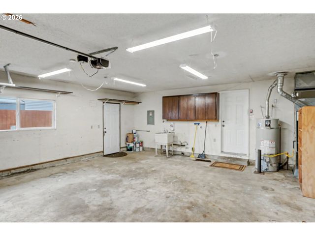 2120 LAFAYETTE St Se, Albany, OR 97322