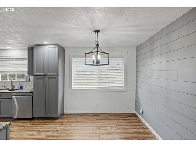 2120 LAFAYETTE St Se, Albany, OR 97322