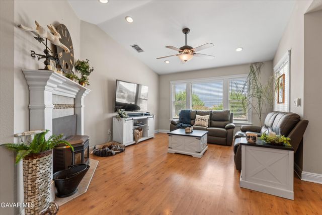 27450 Harness Drive, Tehachapi, CA 93561