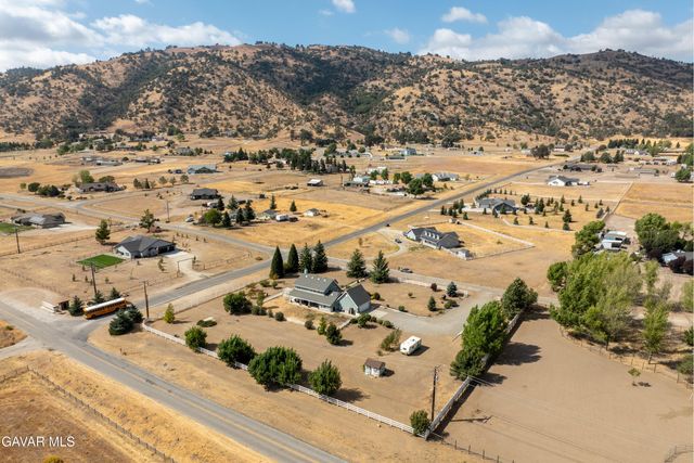 27450 Harness Drive, Tehachapi, CA 93561