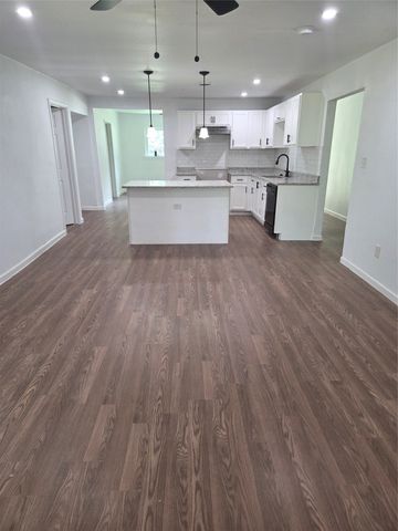 205 S Line Street, Weatherford, TX 76086