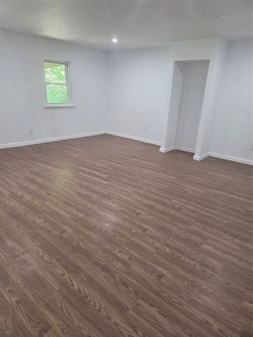 205 S Line Street, Weatherford, TX 76086