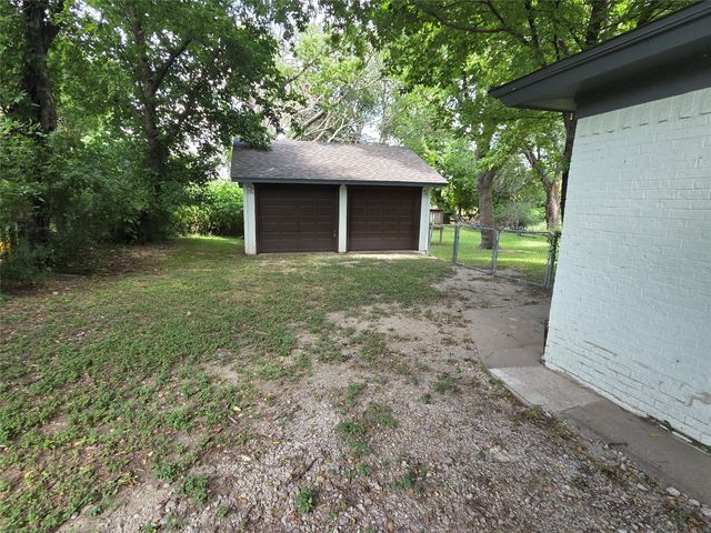 205 S Line Street, Weatherford, TX 76086
