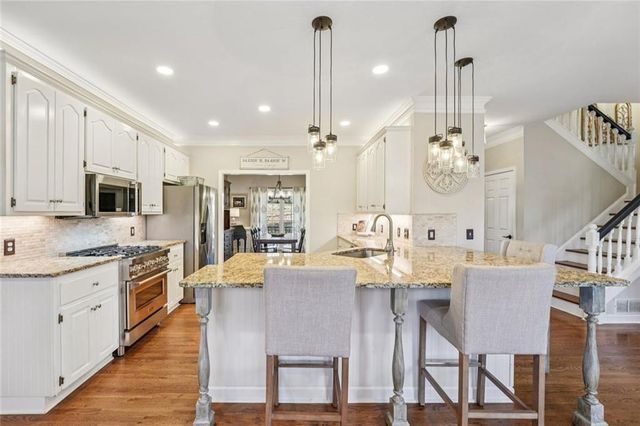 1013 Hickory Woods Way, Canton, GA 30115